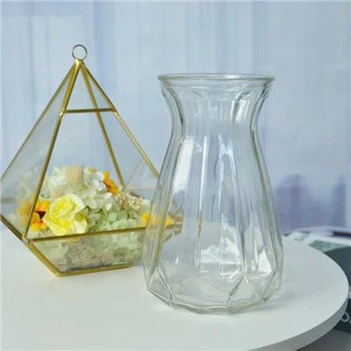 Florero de vidrio transparente