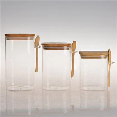 Tarros de especias con tapa de madera