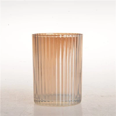 Candelabros de vidrio coloreado con rayas verticales